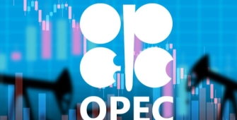 OPEC+ tiếp tục bơm thêm dầu dù giá đang giảm